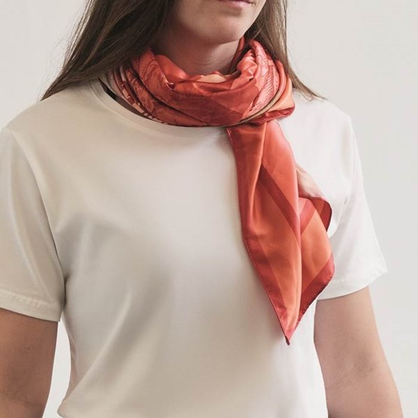 Obrázky: Šátek z recykl. saténového polyesteru, červený, Obrázek 6