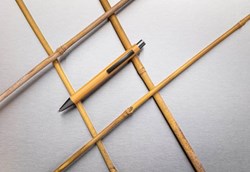 Obrázky: Tenké bambusové pero s antracitovými doplňky